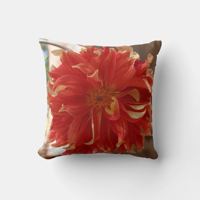 Fire Blazing Dahlia Flower Kussen (Voorkant)