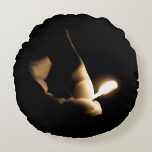Fire Lit Match Rond Kussen