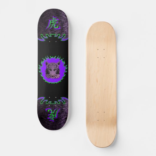 Fire Tiger Paarse skateboard (Voorkant)