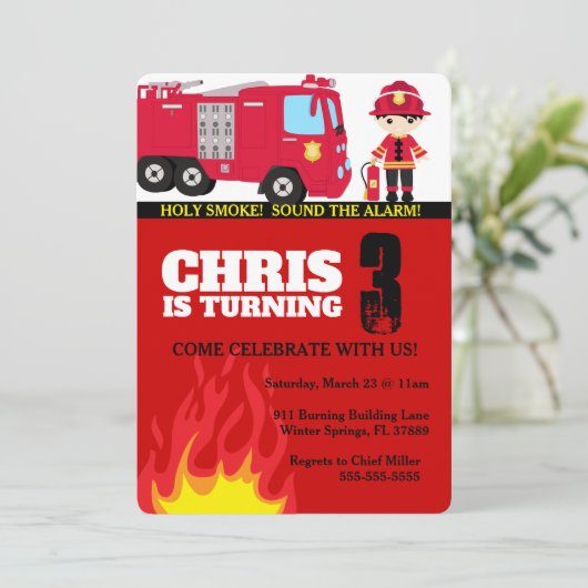 Fire Truck Boy Birthday Uitnodiging (Staand voorkant)