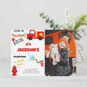 Fire Truck Verjaardag Foto uitnodiging (Staand voorkant)