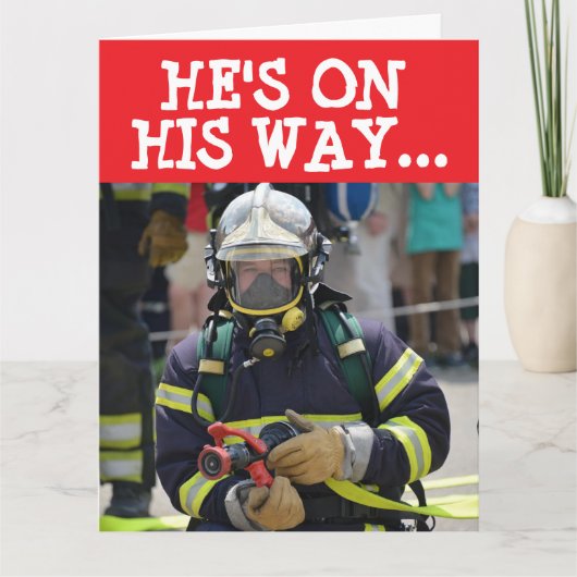 FIREFIGHTER FUNNY OVER DE HILL BIG BIRTHDAY KAART (Voorkant)
