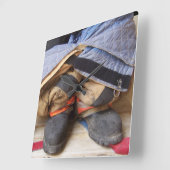Firefighter Suit en Boots Wall Clock Vierkante Klok (Hoek)