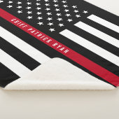 Fireman Thin Red Line American Flag Monogram Small Sherpa Deken (3/4)