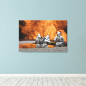 Firemen neutraliseren een brand canvas afdruk (Insitu (Houten vloer))