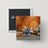 Firemen neutraliseren een brand vierkante button 5,1 cm (Voorkant /achterkant)