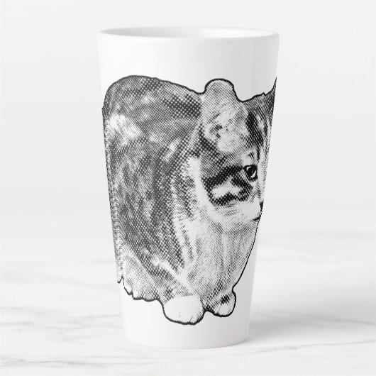 Fireside Tabby with Snow-Kissed Dots Latte Mok (Voorkant)