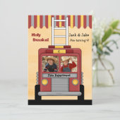 Firetruck 2 Foto Birthday Party Invitation Kaart (Staand voorkant)