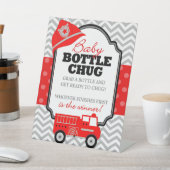 Firetruck Baby Bottle Chug Douche Spelletje Feestb Reclamebord Met Voetstuk (Insitu)