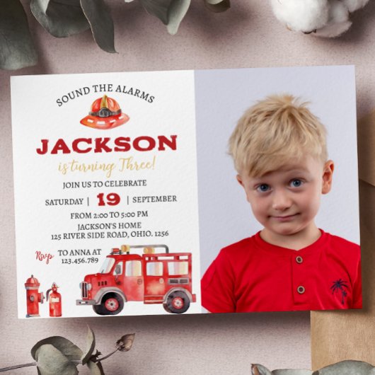 Firetruck verjaardagsuitnodiging klinkt het alarm kaart