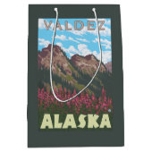 Fireweed & Mountains - Valdez, Alaska Medium Cadeauzakje (Voorkant)