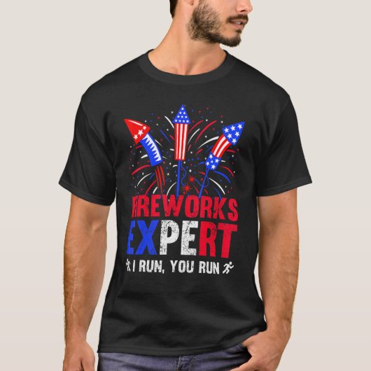 Fireworks Expert waarmee ik u op 4 juli voer T-shirt (Voorkant)