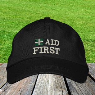 First Aid geborduurd Trucker hat Green / white Geborduurde Pet