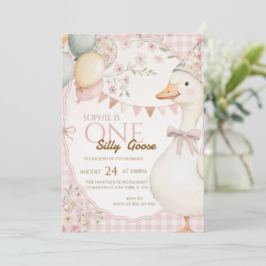 First birthday invitation with a fun goose design kaart (Staand voorkant)