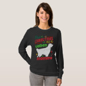 First Christmas as a Golden dog mommy T-shirt (Voorkant volledig)