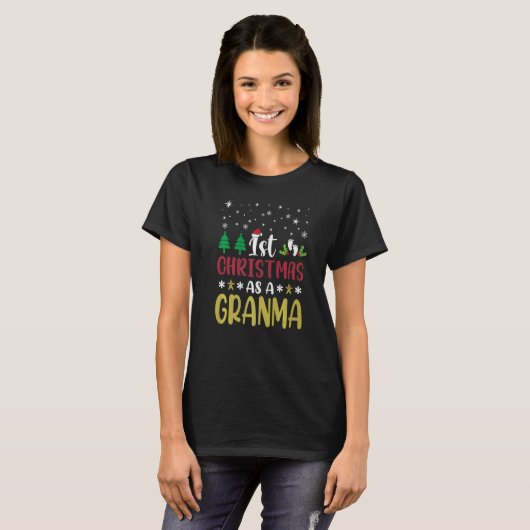 First Christmas As A Grandma T-shirt (Voorkant volledig)