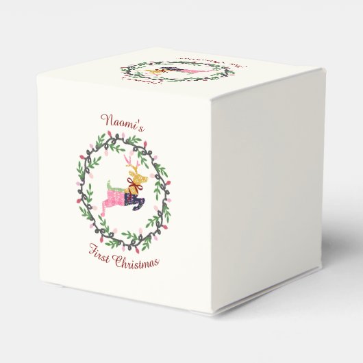 First Christmas Deer with Wreath Customize Bedankdoosjes (Achterkant)