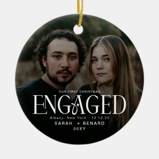 First Christmas Engaged Chic Couples Photo Cerami Keramisch Ornament (Voorkant)