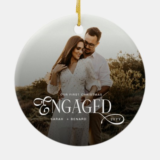 First Christmas Engaged  Chic Couples Photo Keramisch Ornament (Achterkant)