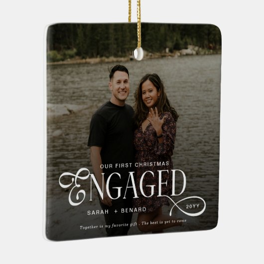 First Christmas Engaged  Chic Couples Photo Keramisch Ornament (Rechts)