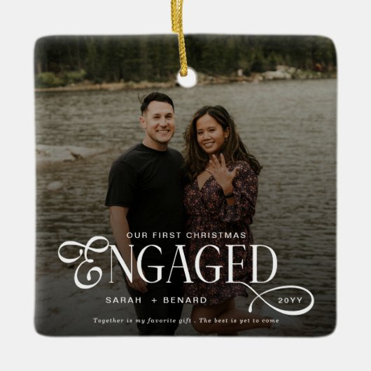 First Christmas Engaged  Chic Couples Photo Keramisch Ornament (Voorkant)