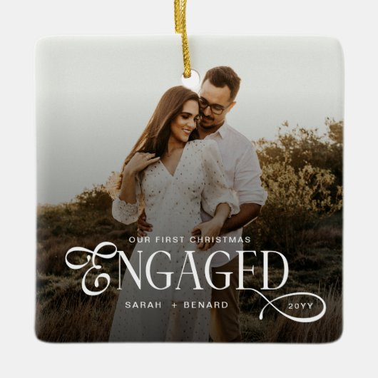 First Christmas Engaged  Chic Couples Photo Keramisch Ornament (Voorkant)