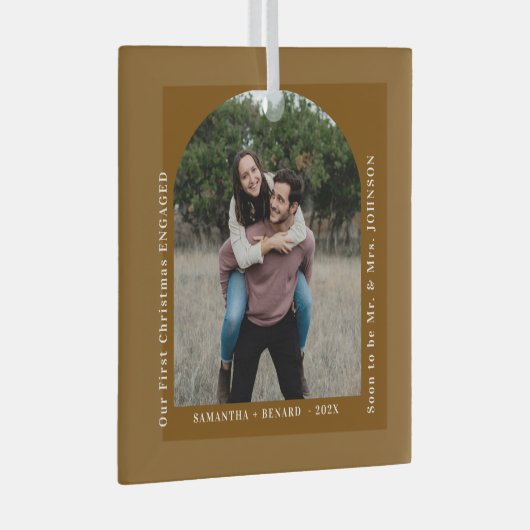 First Christmas Engaged Couples Photo Arch Glas Ornament (Voorkant Rechts)
