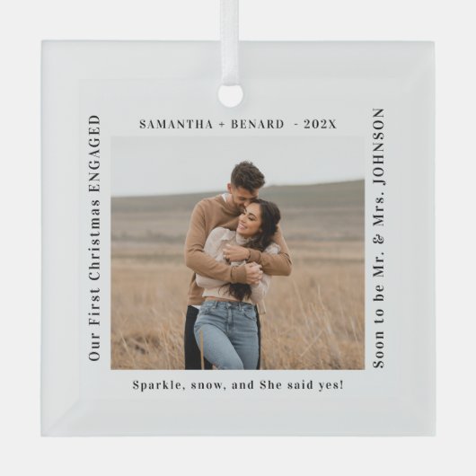First Christmas Engaged Couples Photo Glas Ornament (Voorkant)