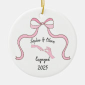 First Christmas Engaged, Engagement Gift Keramisch Ornament (Voorkant)