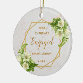 First Christmas Engaged Gold Marble White Lilies Keramisch Ornament (Links)