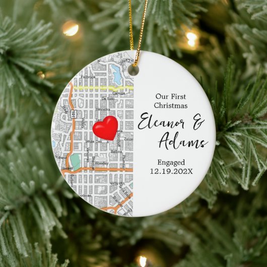 First Christmas Engaged Map Keepsake Gift Keramisch Ornament (Boom)
