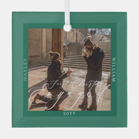 First Christmas Engaged Photo Green Glas Ornament (Voorkant)