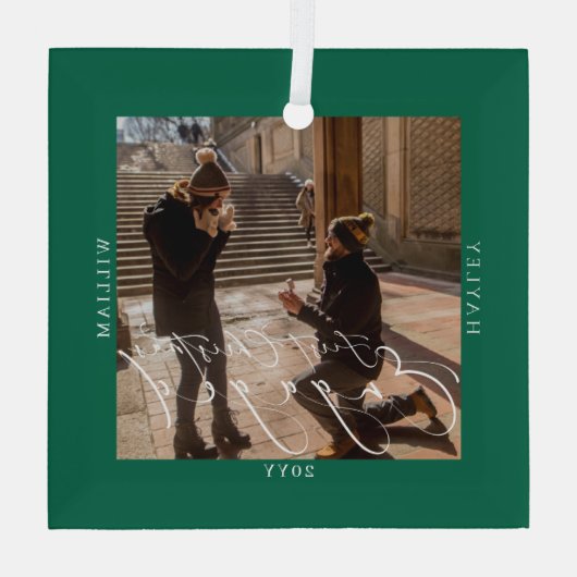 First Christmas Engaged Photo Green Glas Ornament (Achterkant)