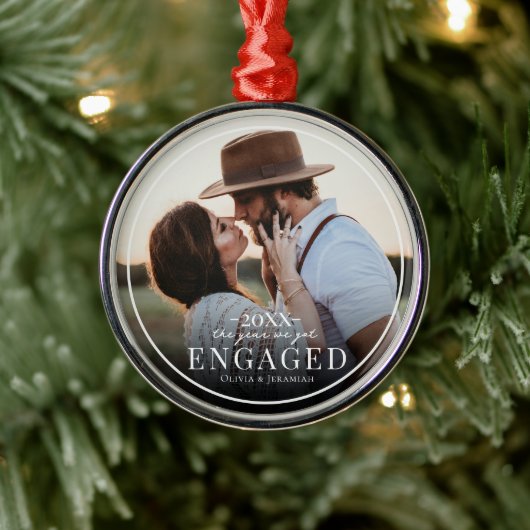 First Christmas Engaged Simple Border Photo Metalen Ornament (Boom)
