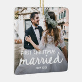 First Christmas Married | Hand-Drawn Lettering Keramisch Ornament (Rechts)