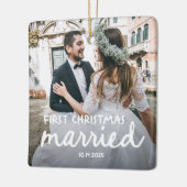 First Christmas Married | Hand-Drawn Lettering Keramisch Ornament (Links)