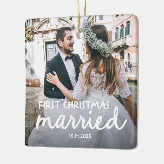 First Christmas Married | Hand-Drawn Lettering Keramisch Ornament (Links)