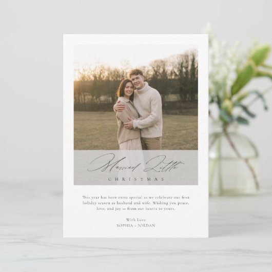 First Christmas Married Little Christmas Newlywed Feestdagenkaart (Staand voorkant)