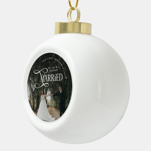 First Christmas Married Mr & Mrs Couples Photo  Keramische Bal Ornament (Rechts)