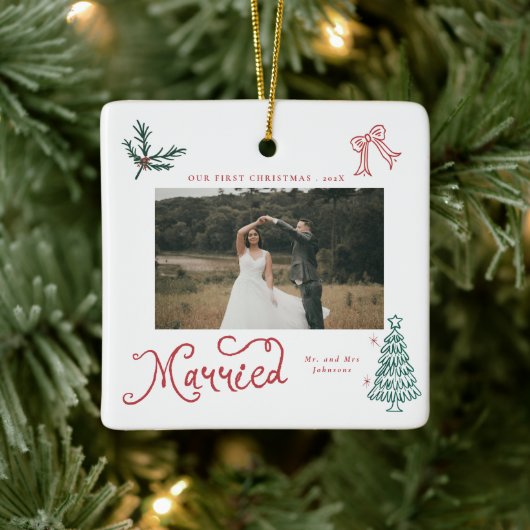 First Christmas Married Mr & Mrs Photo Whimsical Keramisch Ornament (Boom)