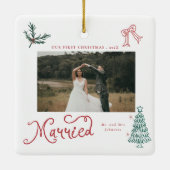 First Christmas Married Mr & Mrs Photo Whimsical Keramisch Ornament (Achterkant)