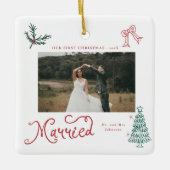 First Christmas Married Mr & Mrs Photo Whimsical Keramisch Ornament (Voorkant)