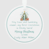 First Christmas Ornament – Snowy Tree & Gifts  (achterkant)