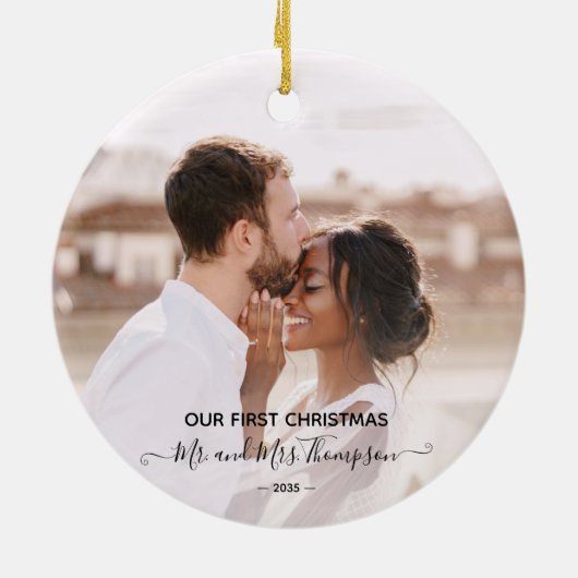 First Christmas Photo Mr Mrs  Script Newlyweds  Keramisch Ornament (Achterkant)