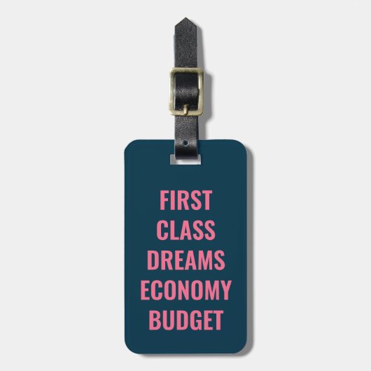 First Class Dreams Blauw Roze Typografie Grappig Bagagelabel (Voorkant verticaal)