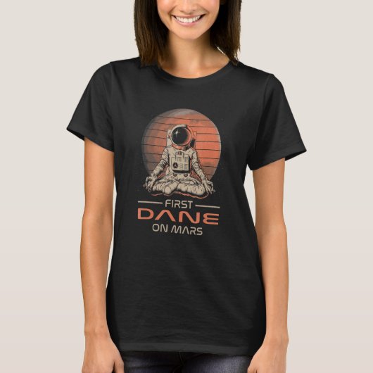 First Dane On Mars Space Theme Humor Galaxy Proud T-shirt (Voorkant)