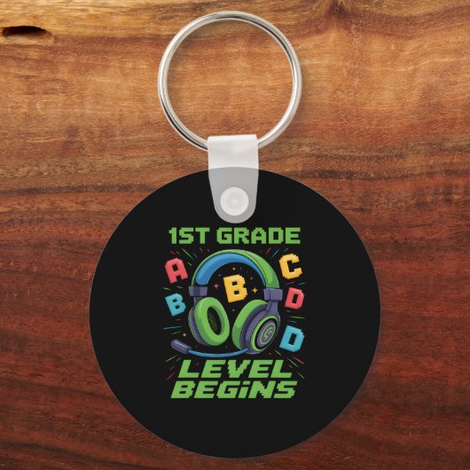 First Day Of 1st Grade Level Begins Shirt Gamer Bo Sleutelhanger (Voorkant)