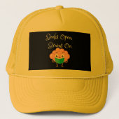 FIRST DAY OF SCHOOL, BOOKS OPEN BRAINS ON, BACK TRUCKER PET (Voorkant)