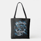 FIRST DAY OF SCHOOL WELCOME BACK TO SCHOOL 2025 TOTE BAG (Achterkant)