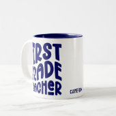 First Grade Teacher Navy Blue Text Tweekleurige Koffiemok (Voorkant links)